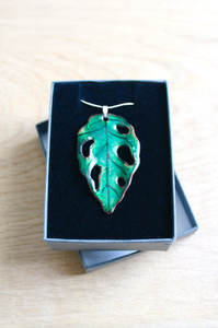 Monstera Adansonii Necklace